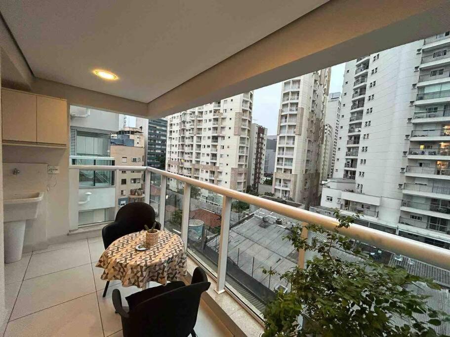 Au48 Encantador Com Varanda E Vista Urbana 圣保罗