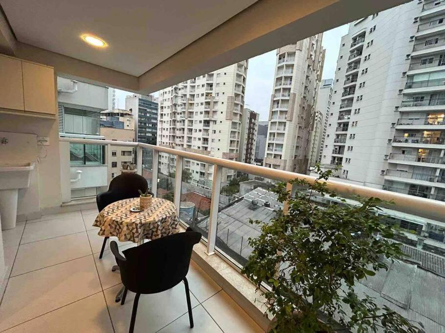 Au48 Encantador Com Varanda E Vista Urbana 圣保罗